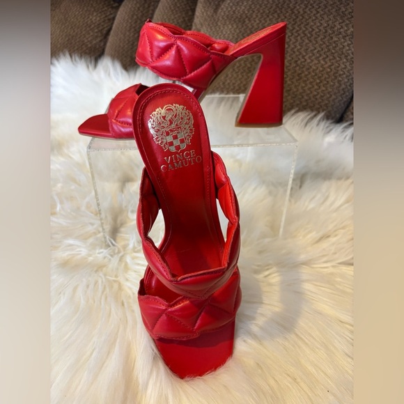 🍒 Vince Camuto Red Quilted Heeled Sandals  🍒 - Picture 4 of 11